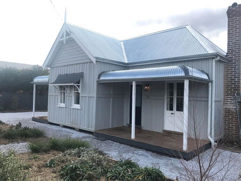 THE GABLES MUDGEE - Renee 1