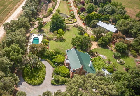 The Garden Cottage At The Olives - Petrol Stations 2