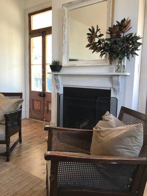 THE GABLES MUDGEE - Renee 3