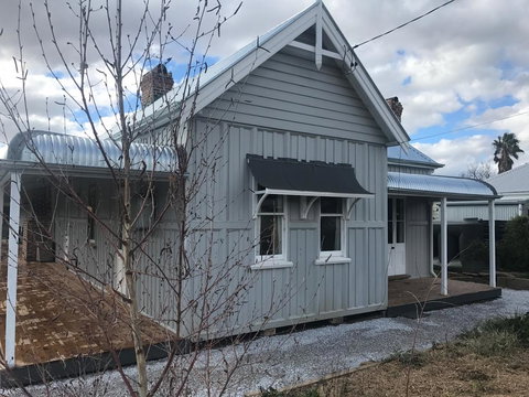 THE GABLES MUDGEE - Renee 2