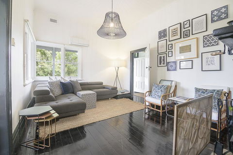 The Gardener's Cottage - Swimm 1