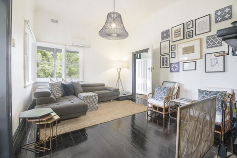 The Gardener's Cottage - Renee 1