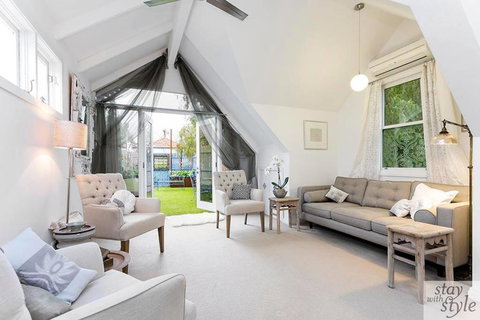 The Gatehouse - Light Filled Cottage In The Leafy Suburb Of Hawthorn - Renee 1