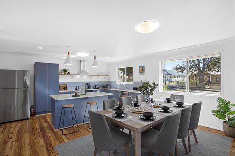 The Gathering Ground - Spacious Entertainer In Toowoomba City - Petrol Stations 0