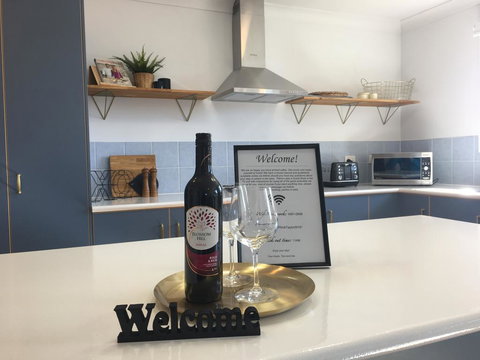 The Gathering Ground - Spacious Entertainer In Toowoomba City - Swimm 2