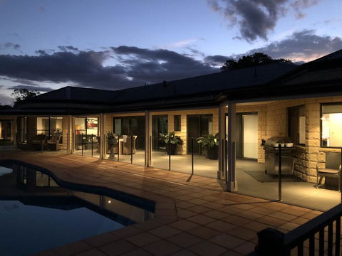 The Glen - Petrol Stations 0