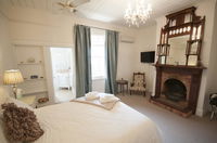 Business in Beechworth VIC Renee Renee