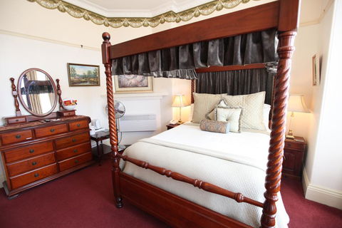The Grand On Macfie - Renee 1