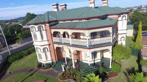 The Grand On Macfie - Renee 0
