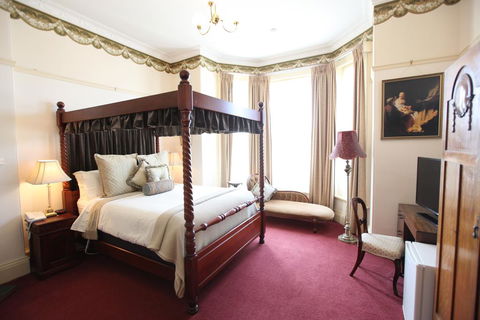 The Grand On Macfie - Renee 2