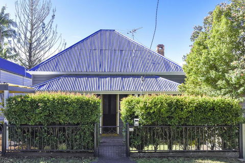 The Grey House - Internet Find 0