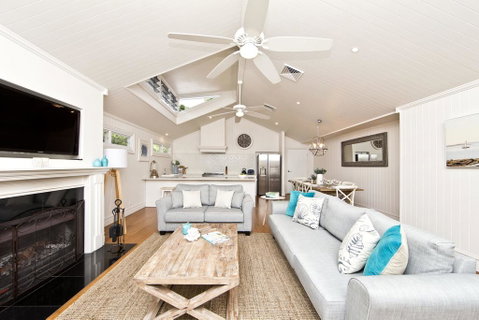 The Hamptons Beach House On Dutchies - Internet Find 0