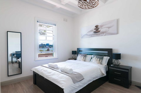 The Highberry - Sydney Harbour View Escape - Renee 1