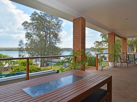 The House On The Lake @ Fishing Point, Lake Macquarie - Honestly Put The Line In And Catch Fish - Swimm 0