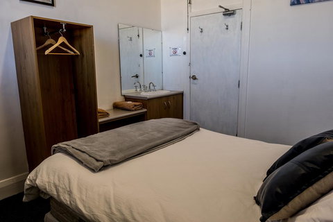 The Imperial Hotel - Swimm 3