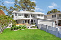 Business in Lake Cathie NSW Renee Renee