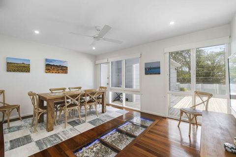 THE LAKE HOUSE - WiTH SWIMMING POOL - Renee 1