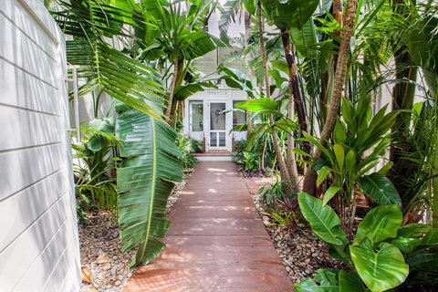 The Lakehouse In Raffetys Resort - Qld Realsetate 0