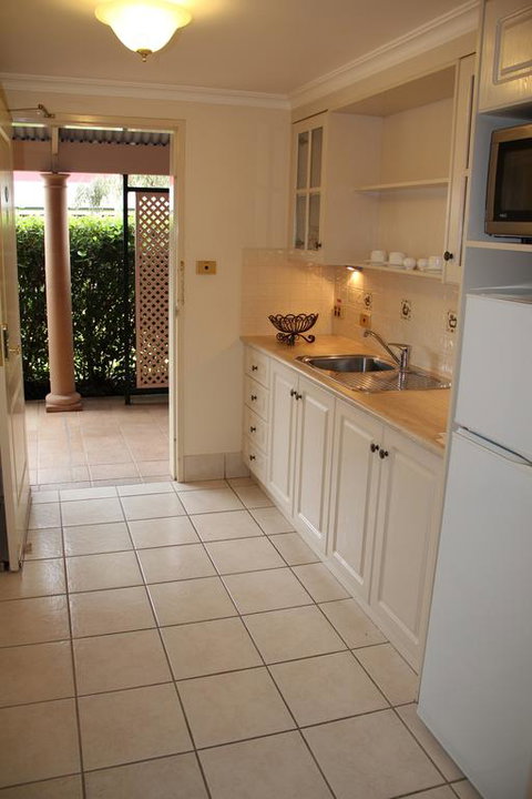 The Lawson Riverside Suites - Renee 3