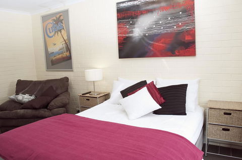 The Mews Motel - Renee 3