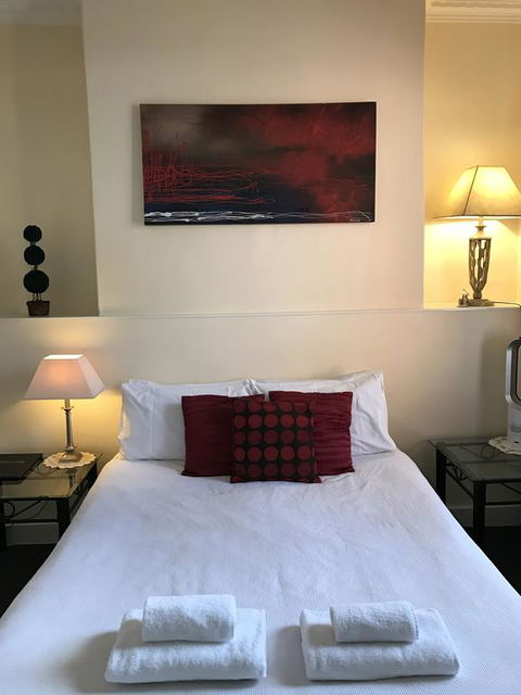 The Mews Motel - Renee 0