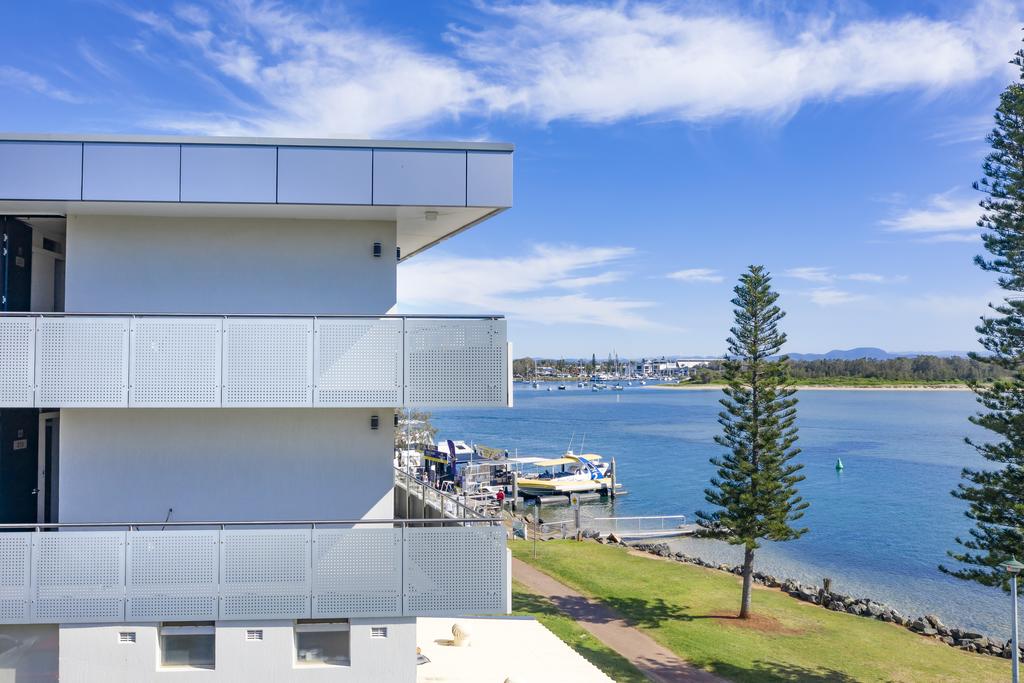 Lighthouse Beach NSW Internet Find