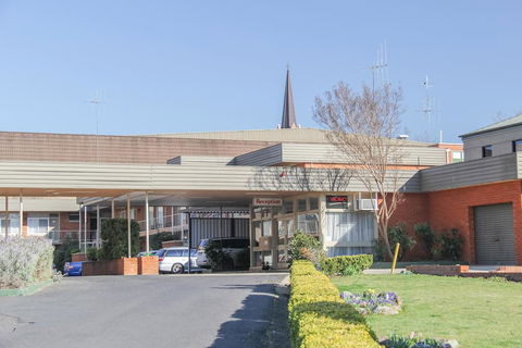 The Midcity Motor Lodge - Renee 0