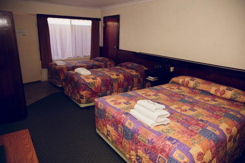 The Miners Rest Motel - Swimm 3