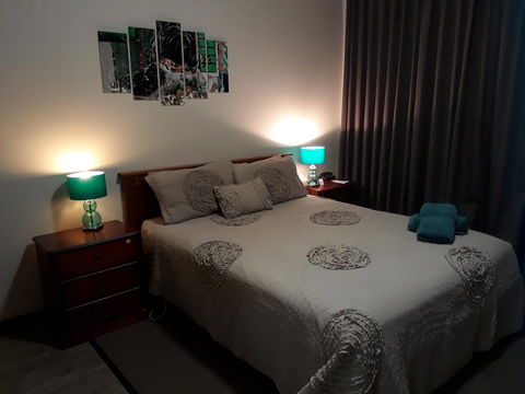 The Moe Motor Inn - Renee 0
