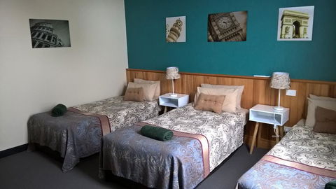 The Moe Motor Inn - Renee 3
