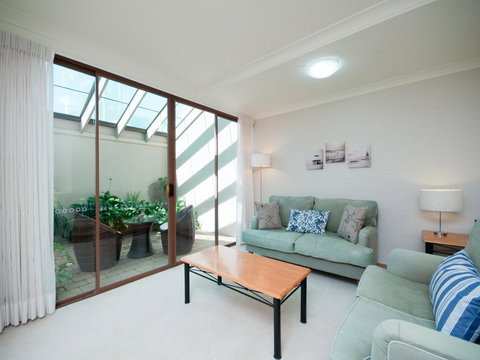 The Moorings, 5/4 Cromarty Road - Renee 2