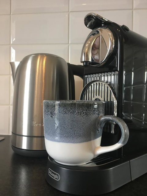 The Neo Stylish Central Apartment With Aircon Courtyard And Netflix - Renee 3