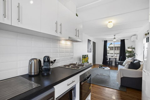 The Neo Stylish Central Apartment With Aircon Courtyard And Netflix - Renee 2