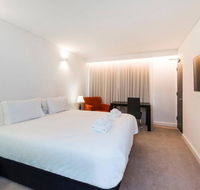 The Nest - Spacious Studio on Newcastle St with Roof Terrace - Renee
