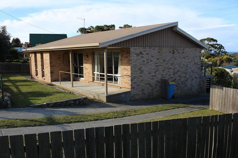 The Nook Bay Of Fires - Renee 3