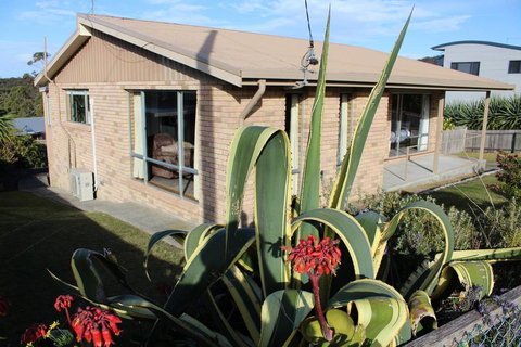 The Nook Bay Of Fires - Renee 0