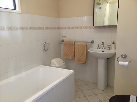 The Nosh & Nod - Howick Street - Renee 1