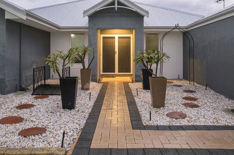 The Oaks - Renee 1