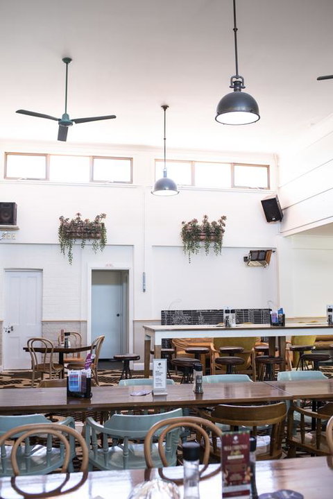 The Oaks Hotel - Renee 3