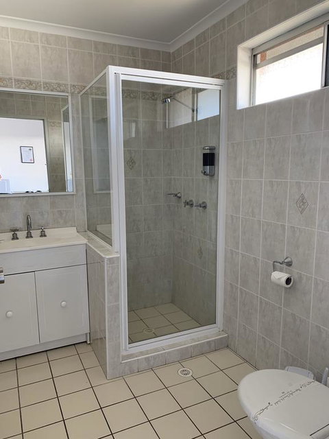 The Oaks Hotel Motel - Renee 2