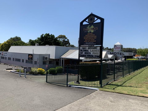 The Oaks Hotel Motel - Renee 0