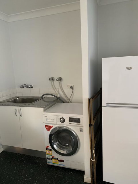 The Oaks Hotel Motel - Renee 1