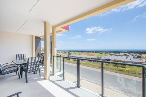 The Oasis - 6 Turnberry Drive, Links Lady Bay - Renee 0
