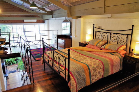 The Old Joyce Factory Loft Apartment - Internet Find 3