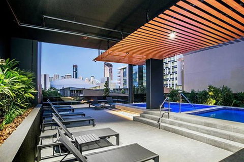 The Opulent Design APT In South Brisbane - Swimm 1