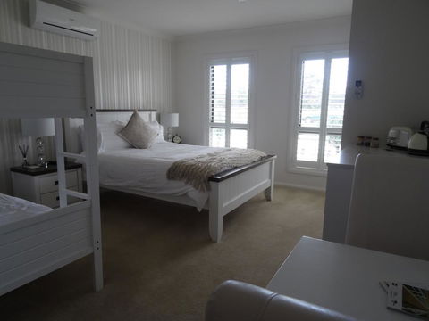 The Oxley Estate B&B - Renee 0
