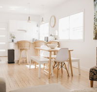 The Palms - stylish modern and cute as a button - Renee