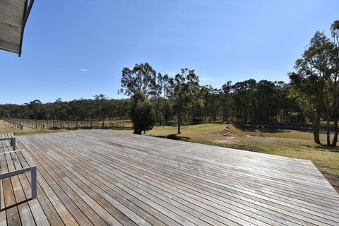 The Parson's Vineyard Retreat - Get Amongst The Vineyards In A Historic Home - Qld Realsetate 1