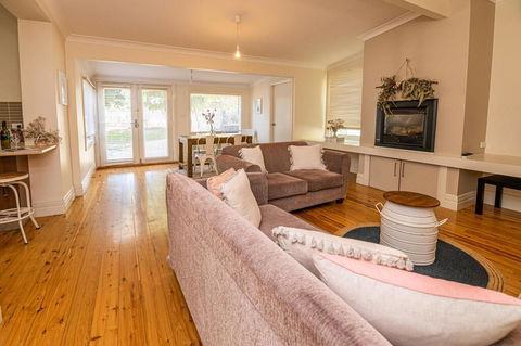 The Pearl On Prince  Stylish Cottage, CBD, Wifi - Renee 1