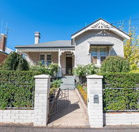 The Pearl on Prince  Stylish Cottage CBD Wifi - Renee